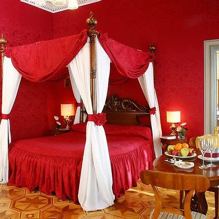 Relais & Chateaux Crespi Hotell 5*