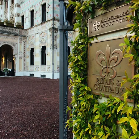 Relais & Chateaux Crespi فندق 5*