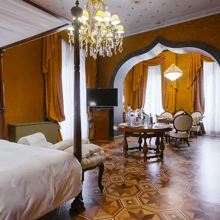 Relais & Chateaux Crespi فندق أورتا سان جوليو