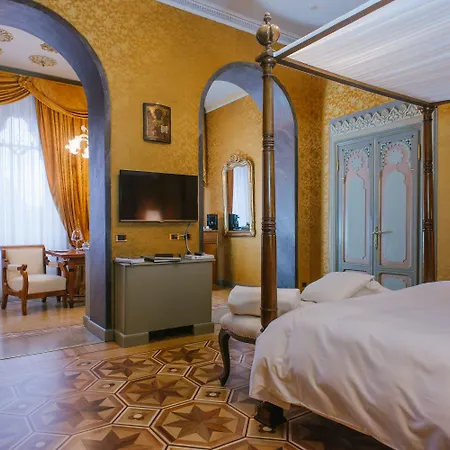 Relais & Chateaux Crespi فندق 5*