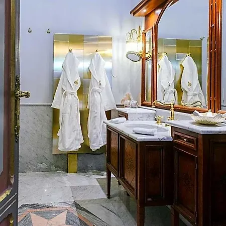 Relais & Chateaux Crespi Hotel
