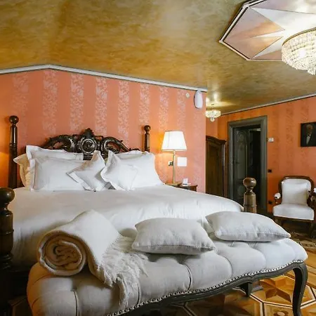 Relais & Chateaux Crespi فندق أورتا سان جوليو