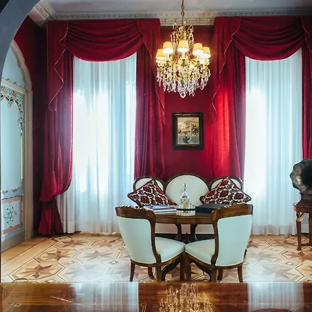 Relais & Chateaux Crespi فندق 5*