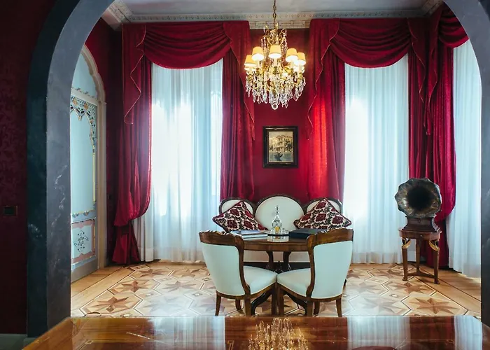 Relais & Chateaux Crespi Hotel 5*